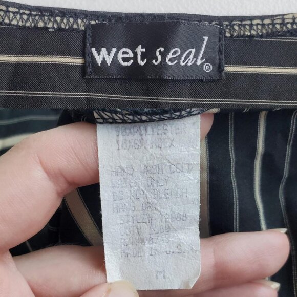 Wet Seal y2k Black and White crop top - Picture 6 of 7